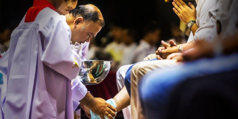 Holy Week foot washing symbols