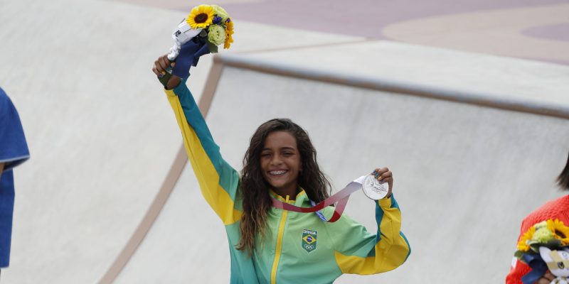 Brazilian athlete receiving an award