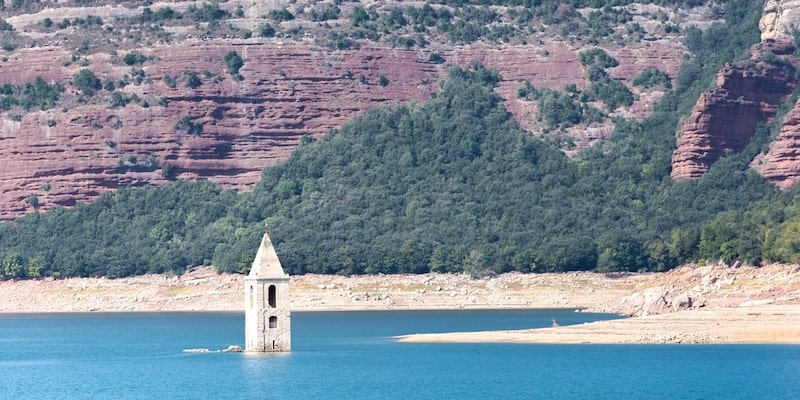 The town of San Román de Sau was expropriated for the construction of a reservoir.